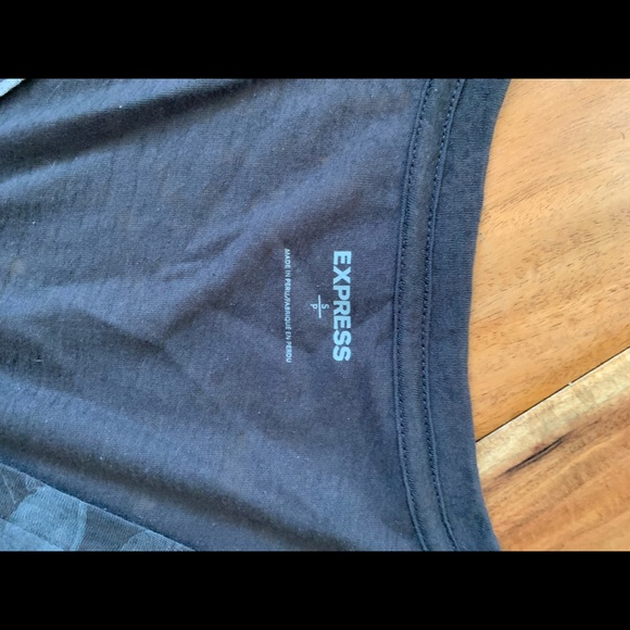 Express brand small graphic t-shirt - Picture 2 of 4